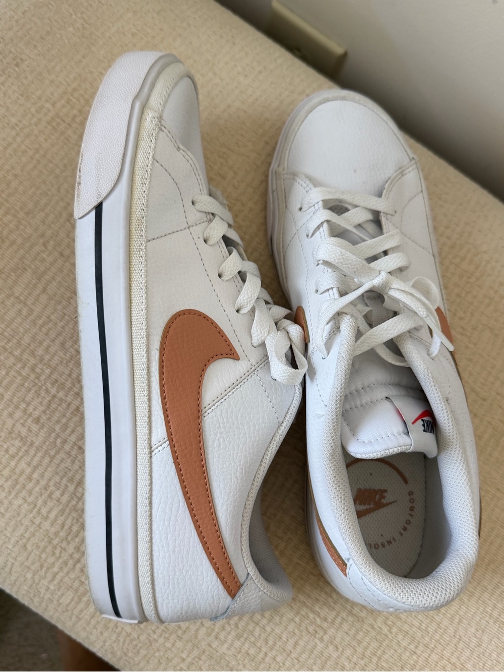 Nike Men’s White Sneakers with Tan Swoosh